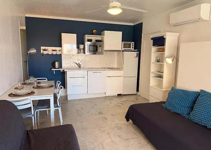 Peaceful La Pinede For Couple דירה