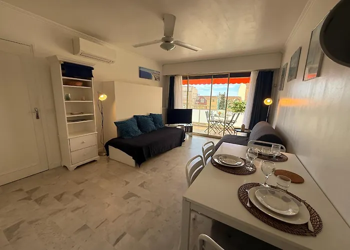 Peaceful La Pinede For Couple אנטיב